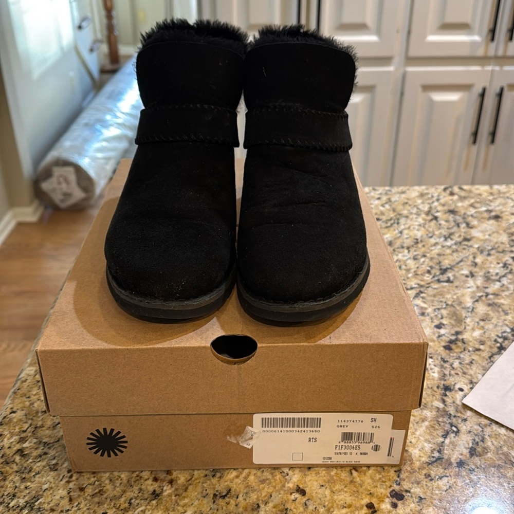 UGG McKay Boots, size 10